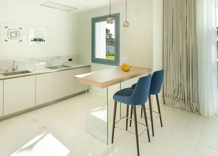 Paris 7 Bedroom In マルベーリャ