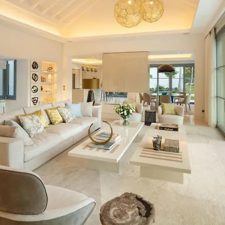 بيت للعطل Paris 7 Bedroom In ماربيا